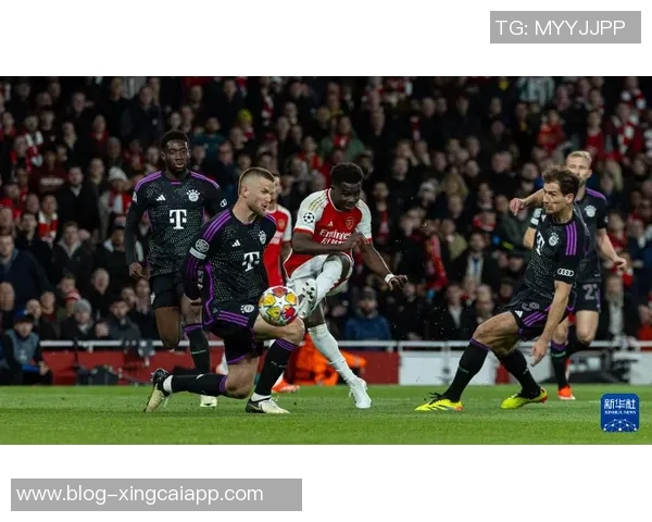 拜仁慕尼黑25-26赛季全家福展现新援风采与德超杯沙拉盘荣耀